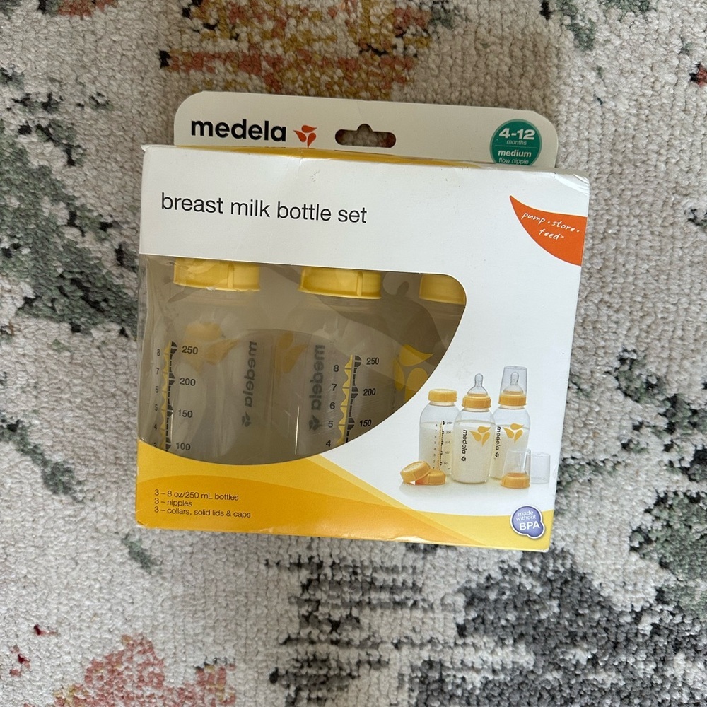 New Medela Breastmilk Bottle Set - 8 oz - 3 ct - Picture 3 of 8